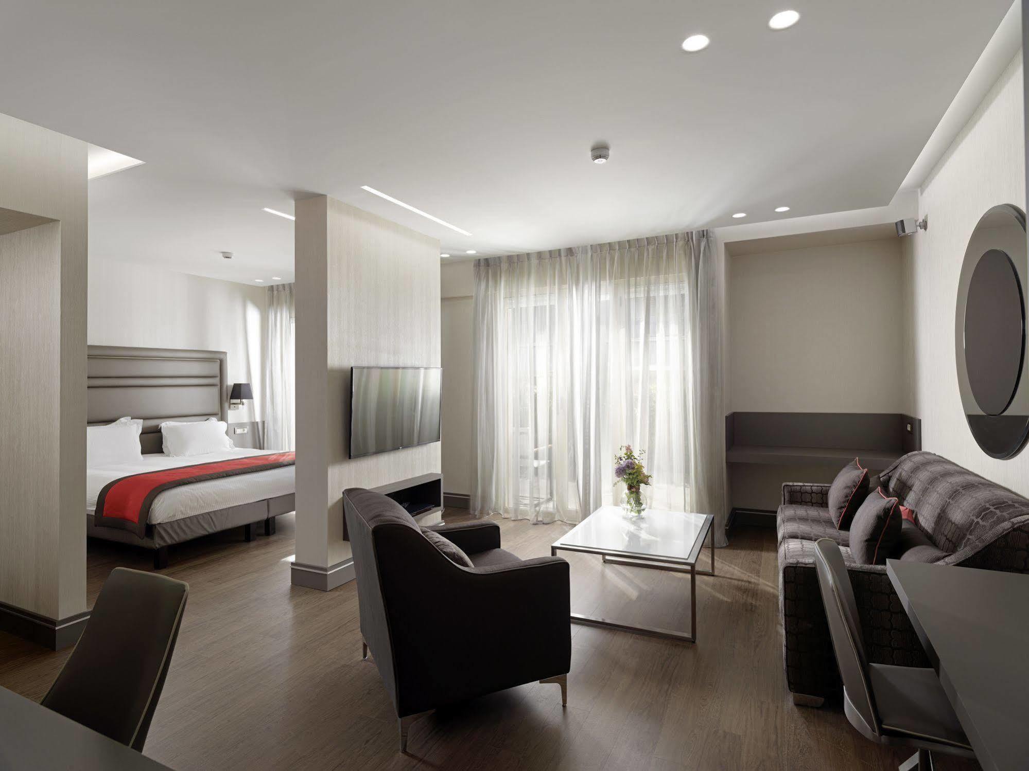 Holiday Suites Афіни Екстер'єр фото