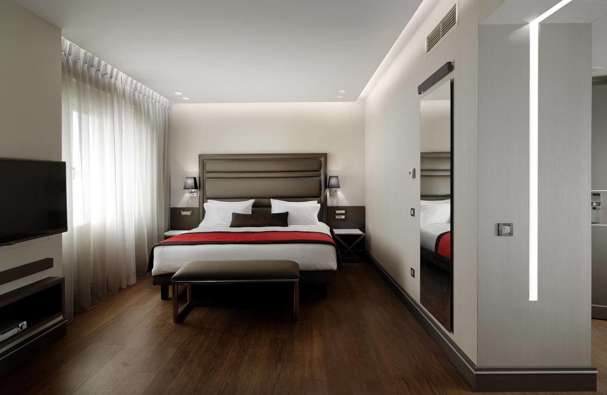 Holiday Suites Афіни Екстер'єр фото