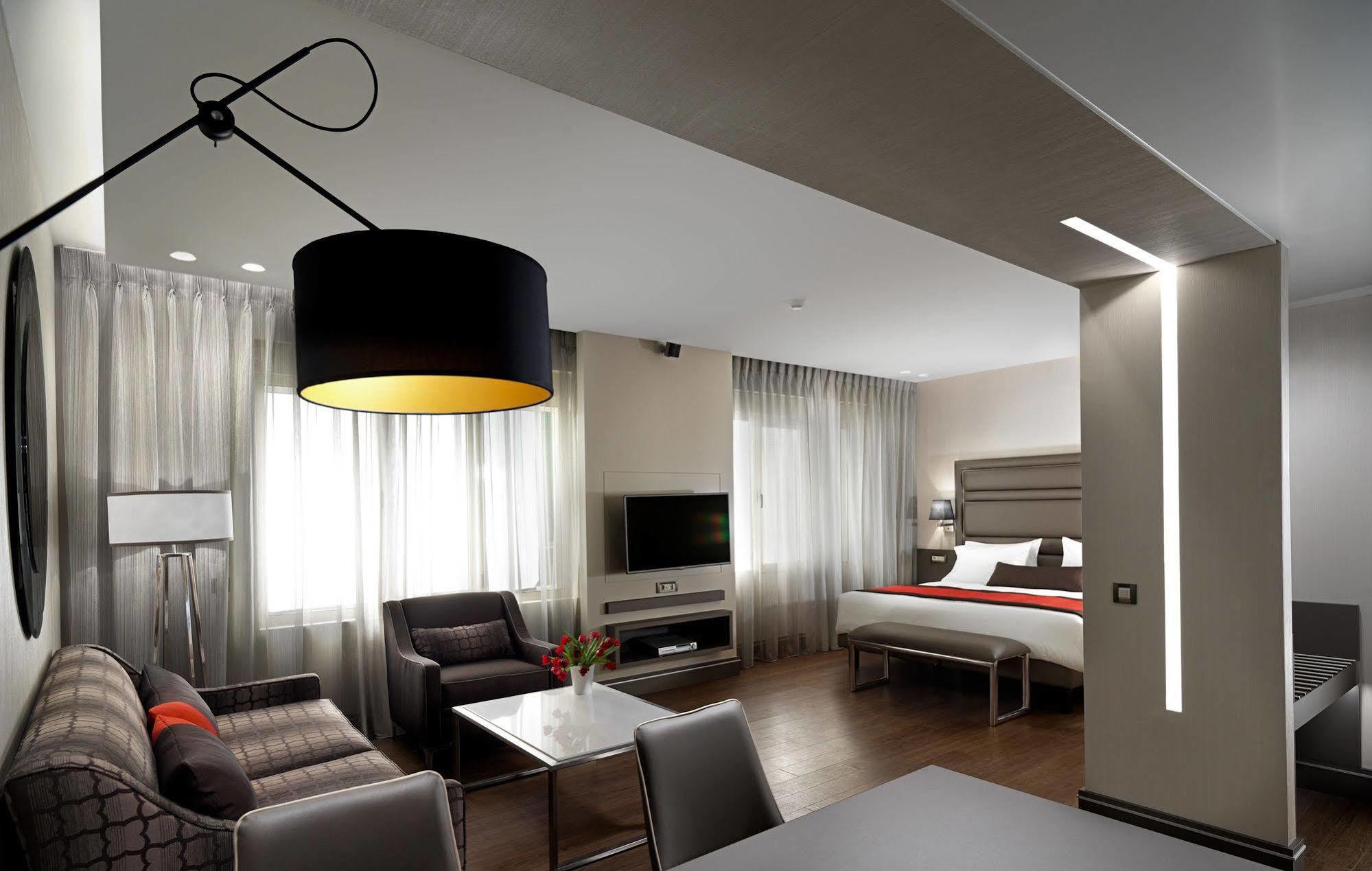 Holiday Suites Афіни Екстер'єр фото