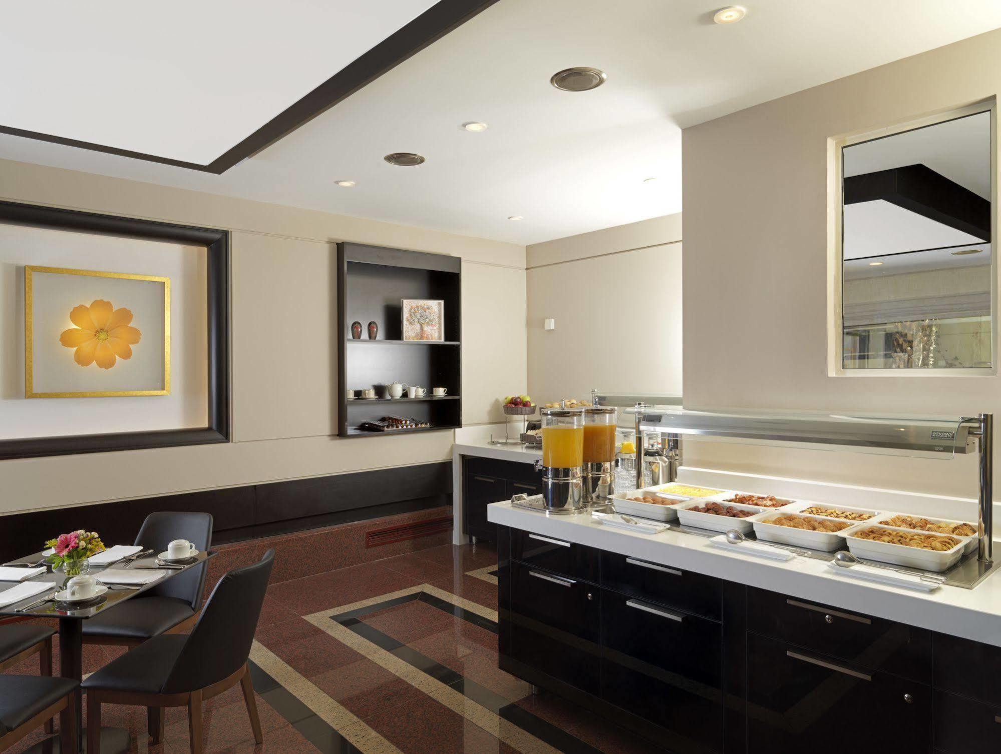Holiday Suites Афіни Екстер'єр фото